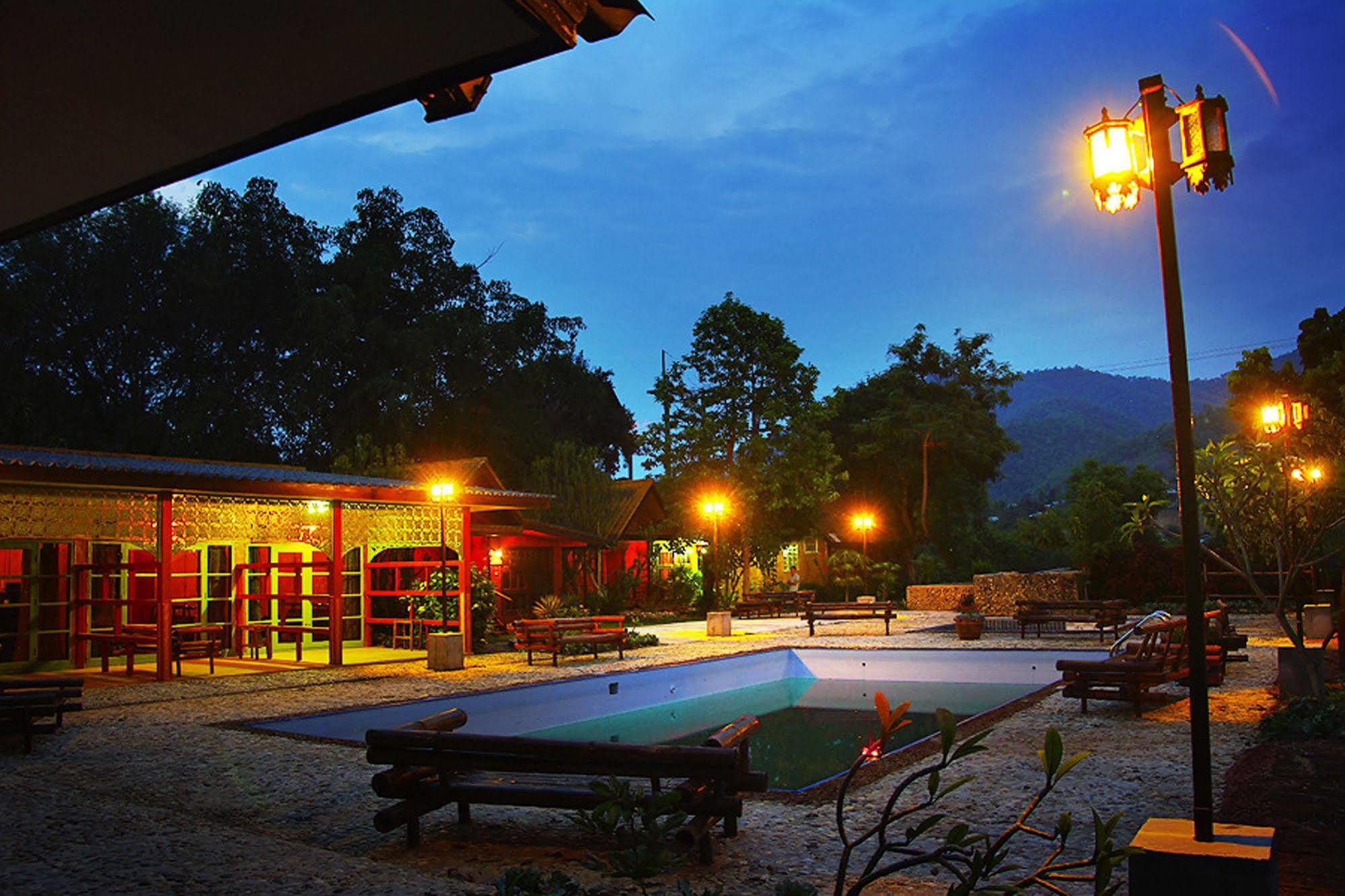 Areeya Phuree Resort Thaton Mae Ai Exteriör bild