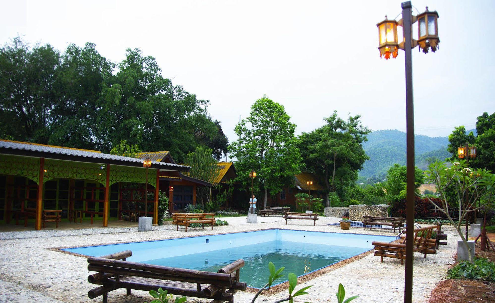Areeya Phuree Resort Thaton Mae Ai Exteriör bild